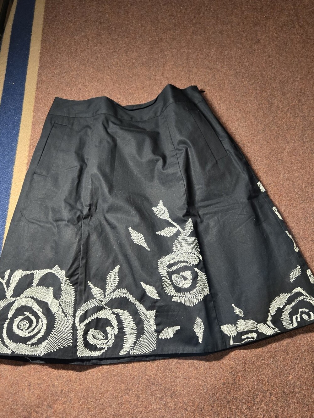 Liz & Co. Black A-line Skirt With White Rose Embroidery Size L/XL 33in Waist